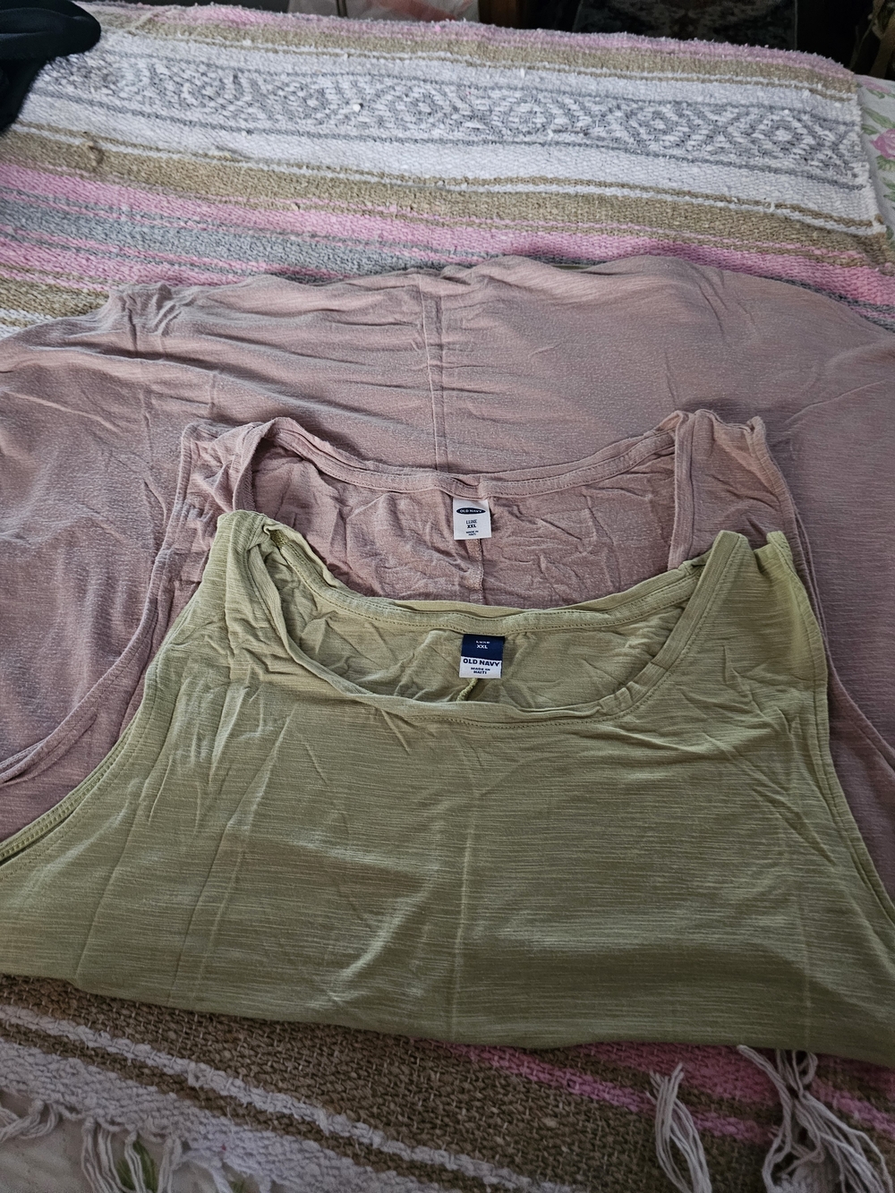 Old Navy Bundel Of 2 Tank Tops - Picture 2 of 5